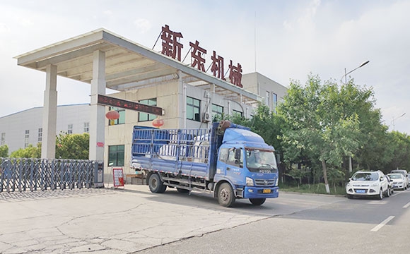 <a href=/ target=_blank class=infotextkey>擠奶機</a>設備發貨