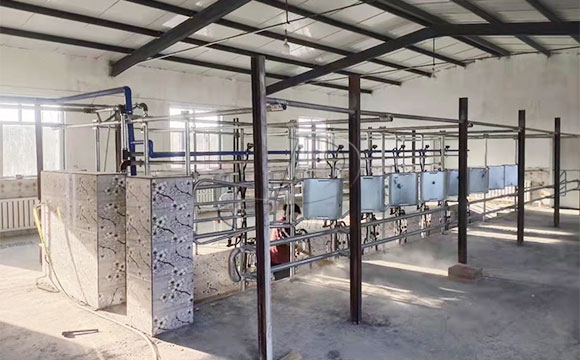 中置式<a href=/ target=_blank class=infotextkey>擠奶機</a>