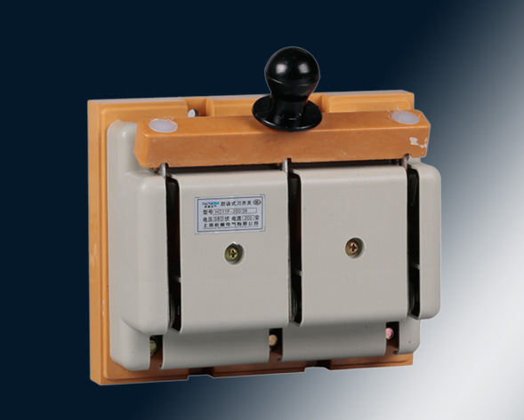 HD系列單投刀開(kāi)關(guān)、HS系列雙投刀開(kāi)關(guān)適用于交流50Hz、額定電壓400V、直流220V，額定電流至1500A的成套配電裝置中，用作手動(dòng)不頻繁接通與分?jǐn)嘟恢绷麟姟?>
											HD、HS開(kāi)啟式刀開(kāi)關(guān)</a>
										</div>
										 
										<div   id=